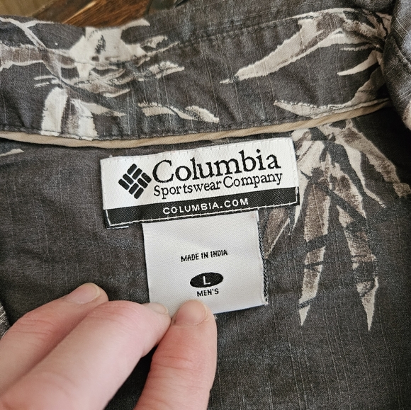 Columbia Short Sleeve Button Up Shirt - Picture 12 of 15